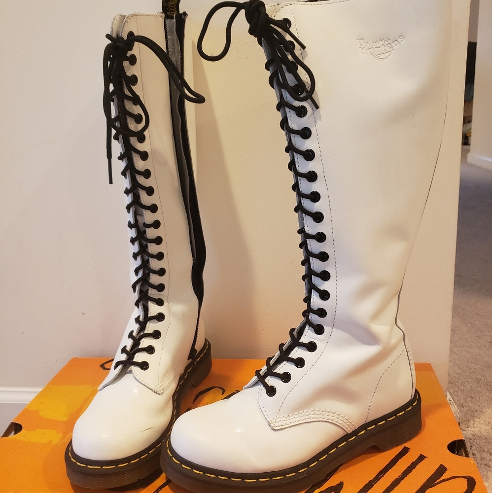 Dr. Martens WHITE 20-eye zip  combat boot. Size 7M